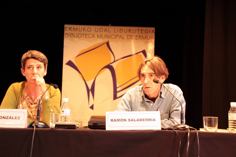 Merche González y Ramón Salaberria en las jornadas de Biblioteca