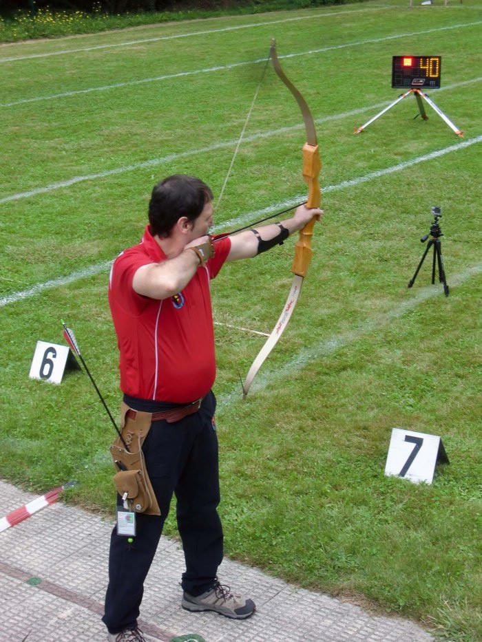 Mikel Lopez lanzando