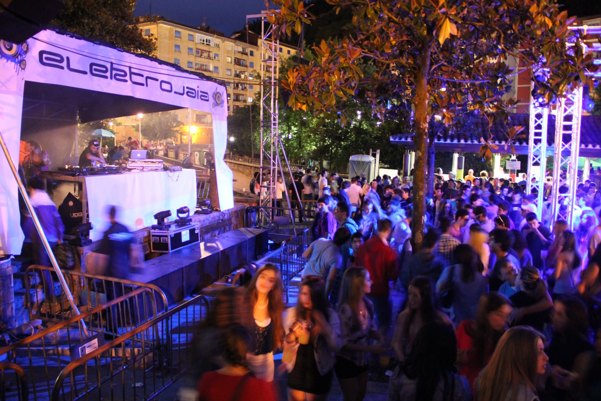 Numeroso público siguió las actuaciones