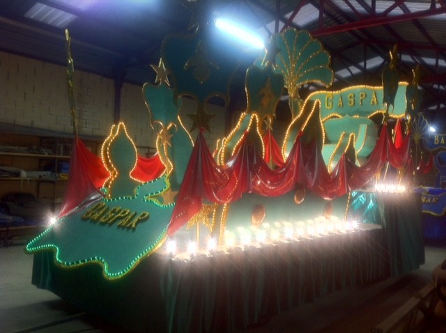 Otra perspectiva de la carroza de Gaspar