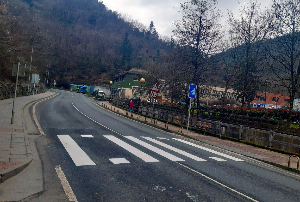 Paso de cebra de Okin Zuri