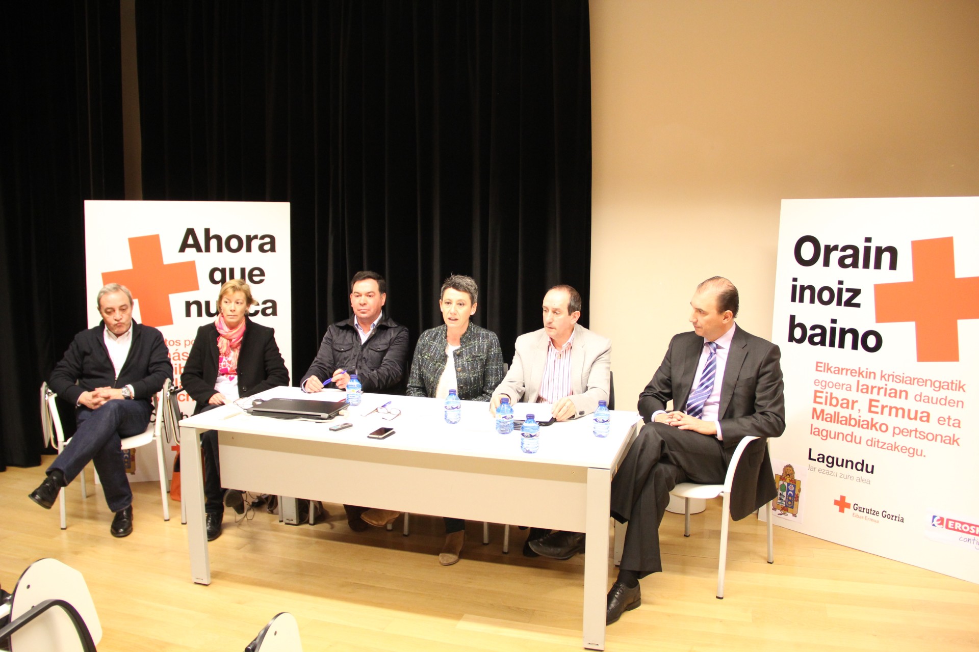 Personas que han ofrecido la rueda de prensa