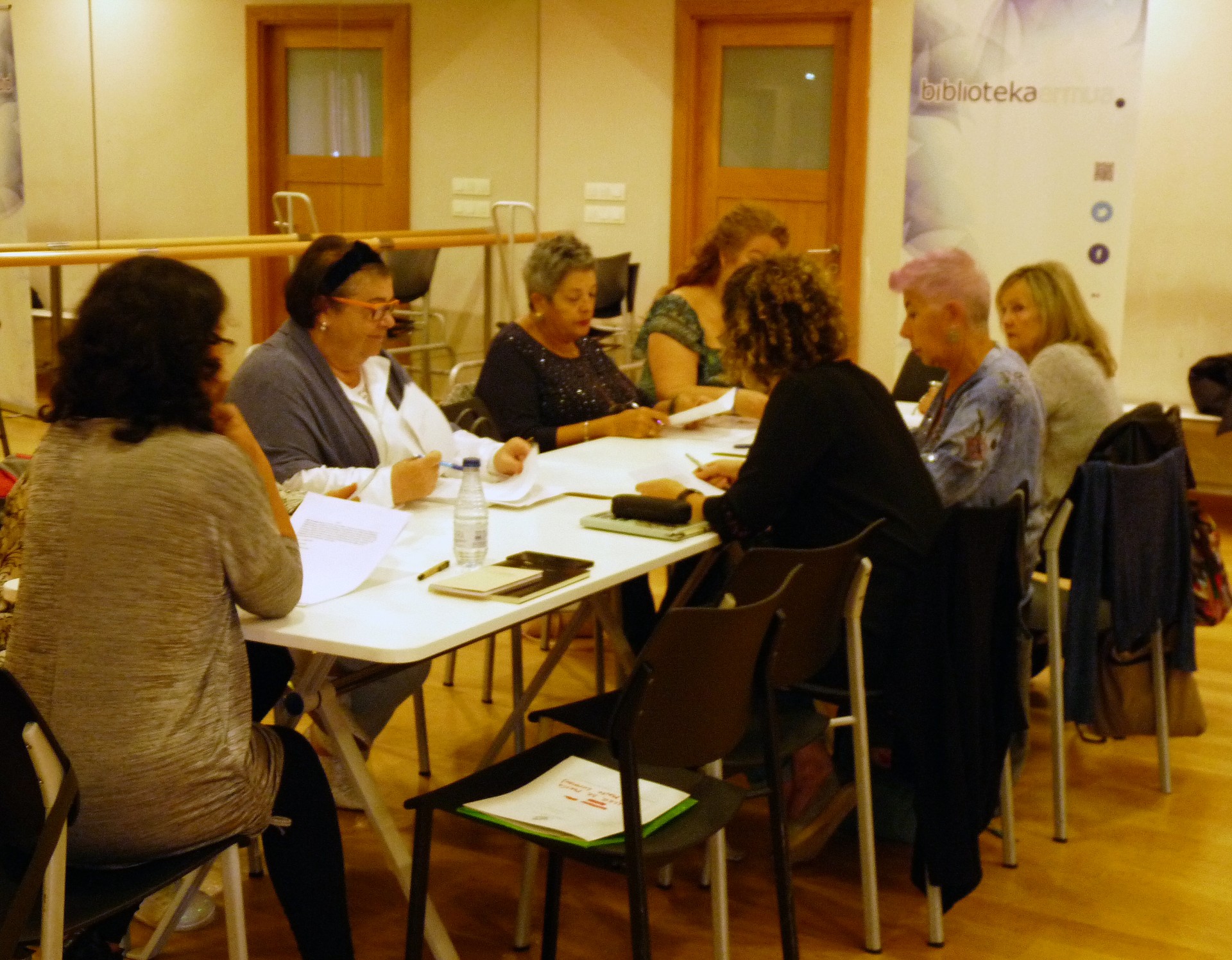 Poesia tailerraren saioa eta partaideak