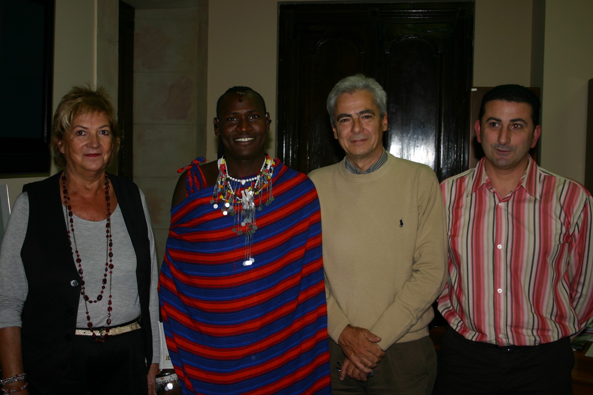 Recepción en el Ayuntamiento de Ermua al masai de Tanzania, Raphael Mwarabu