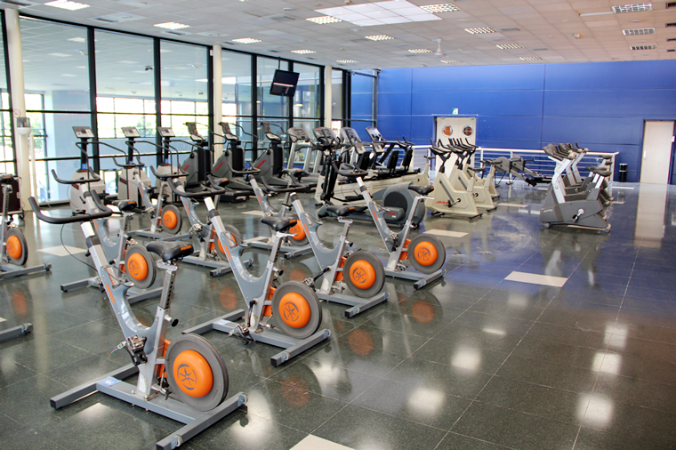 Sala con material aeróbico y de cardio del polideportivo municipal MAB de Ermua