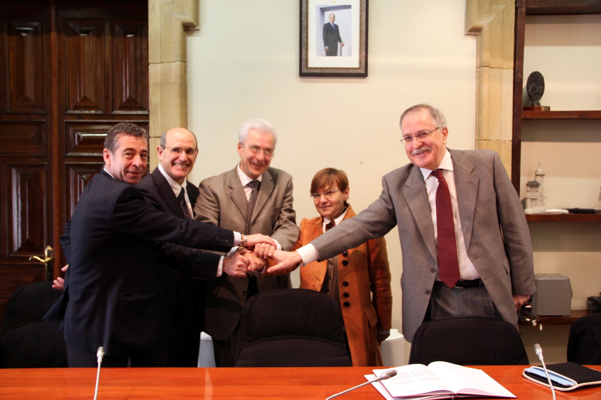 Salinero, Bengoa, Totorika, Zabaleta y Sotil tras firmar el convenio