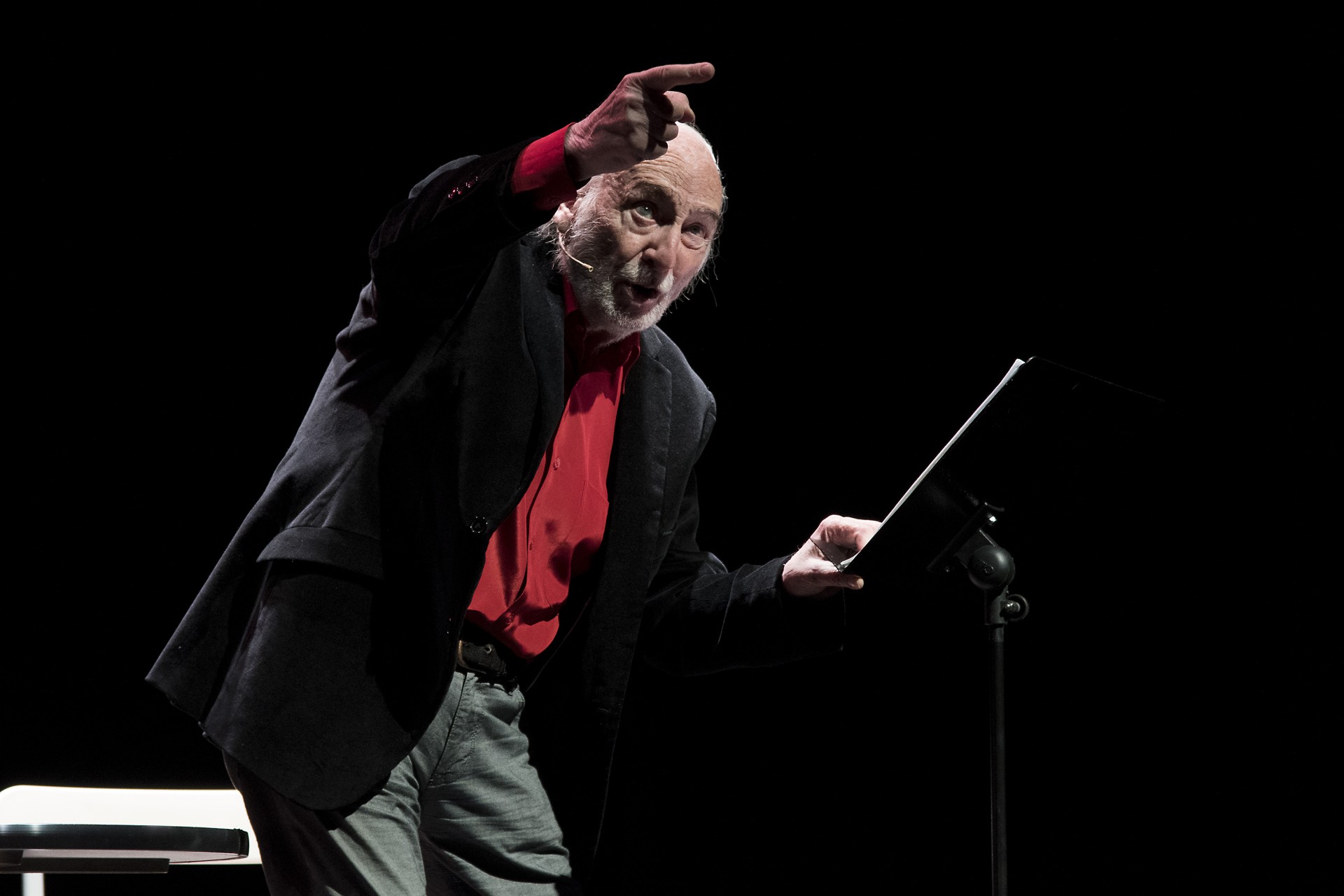 Un momento de la actuación de Héctor Alterio