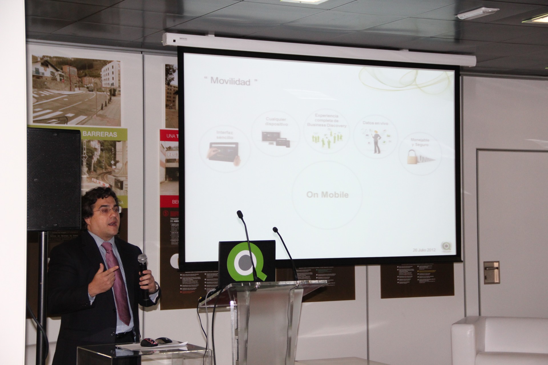 Uno de los ponentes en un momento de su intervención