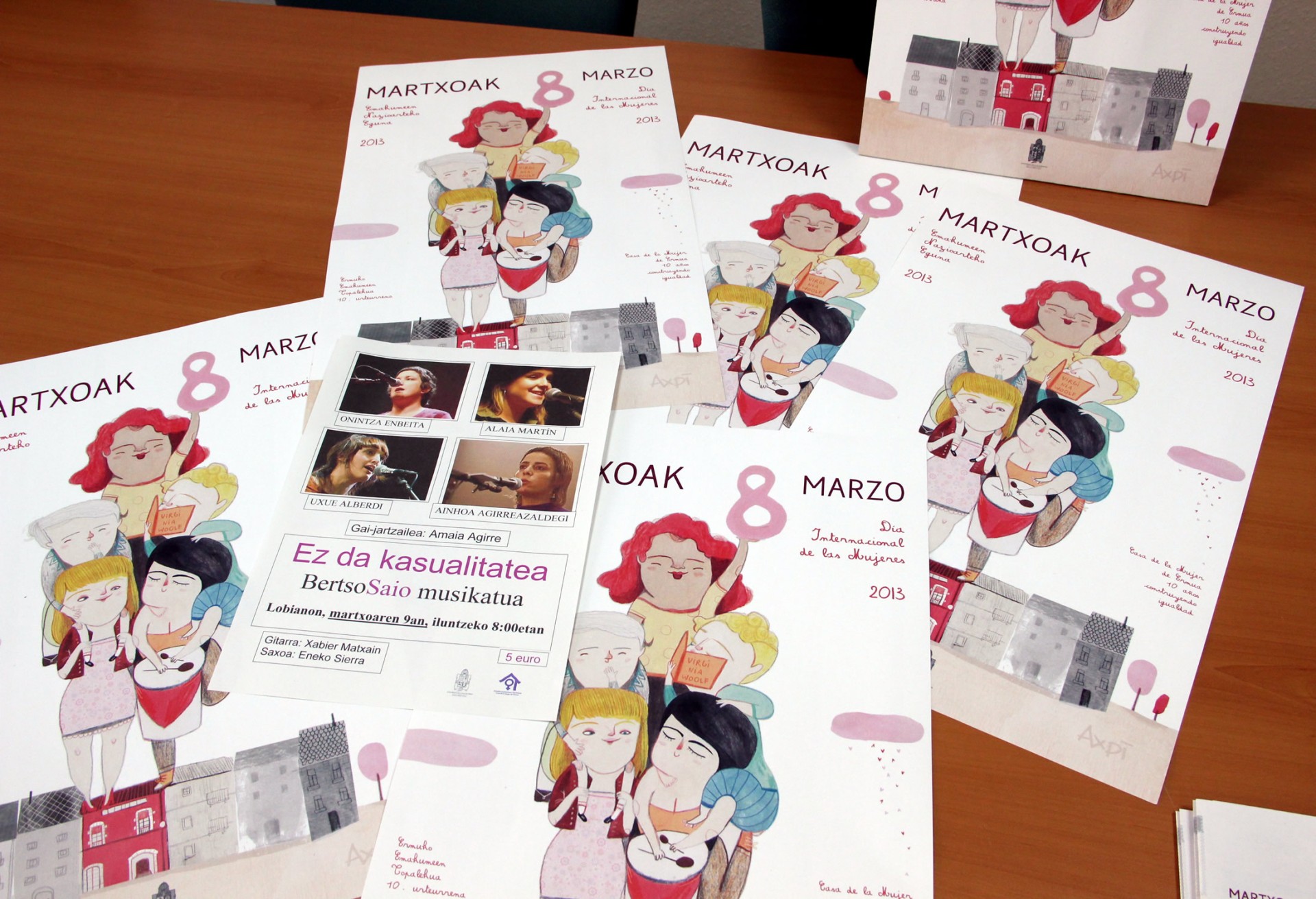 Variado material para el 8 de marzo