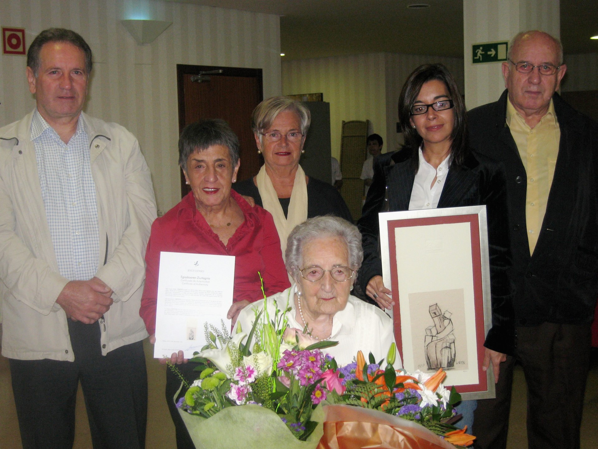 Victoria recibe los presentes