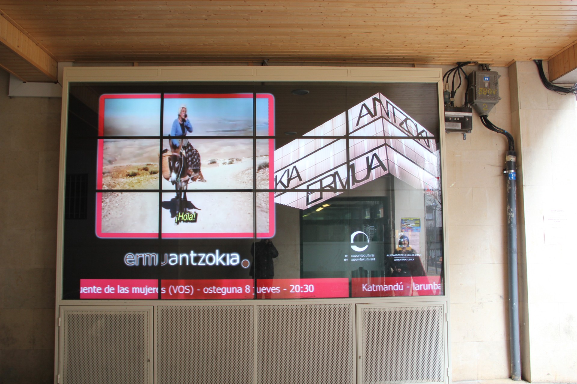 Video-wall con la programación de Ermua Antzokia